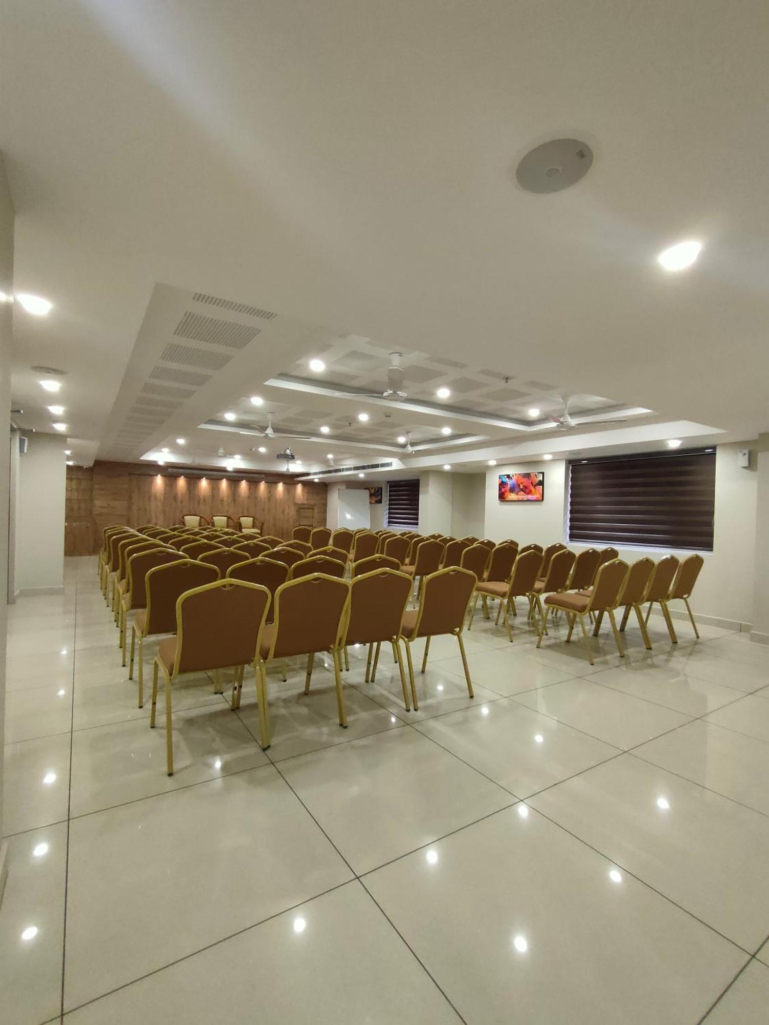 Hotel Lumbini Supreme Thrissur Exteriér fotografie